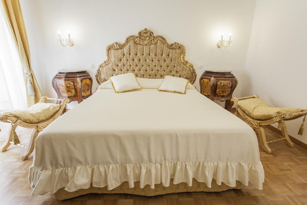 Suite Sarandrea Rome Room photo